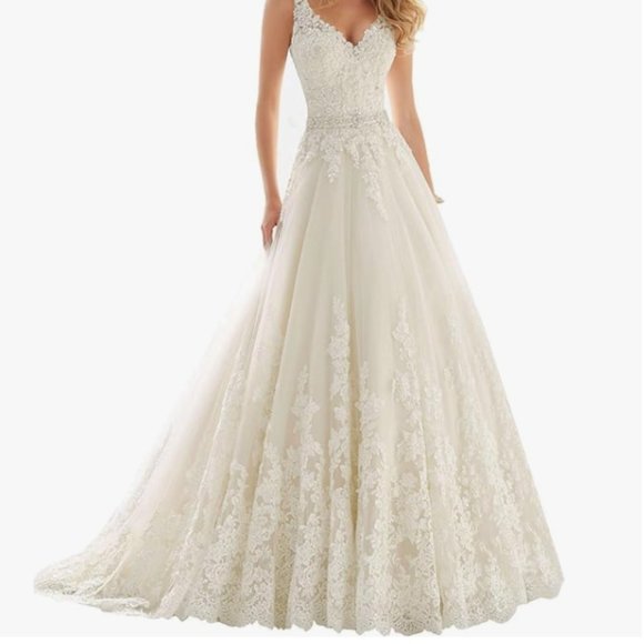 GORGEOUS WEDDING DRESS WITH LACE APPLIQUES - Picture 1 of 3